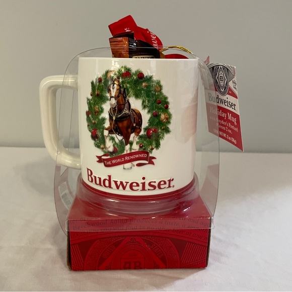 NEW IN BOX 2021 Budweiser Holiday Stein Mug With Clydesdale Horse Wreath - Picture 1 of 8